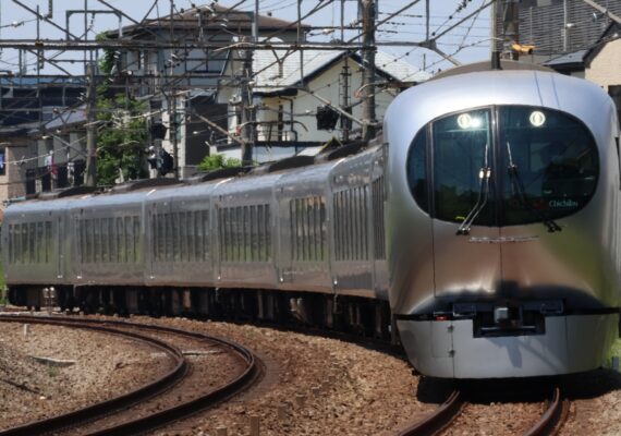 都心まで最短約40分！特急「ラビュー」を叶える、飯能からの優雅で快適な通勤ライフ