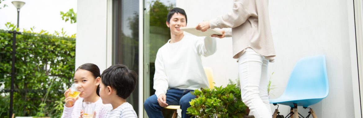 週末、庭がリビングに変わる。日高市の中古住宅で叶える“毎日がアウトドア”な暮らし