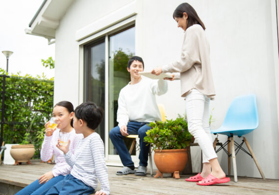 週末、庭がリビングに変わる。日高市の中古住宅で叶える“毎日がアウトドア”な暮らし